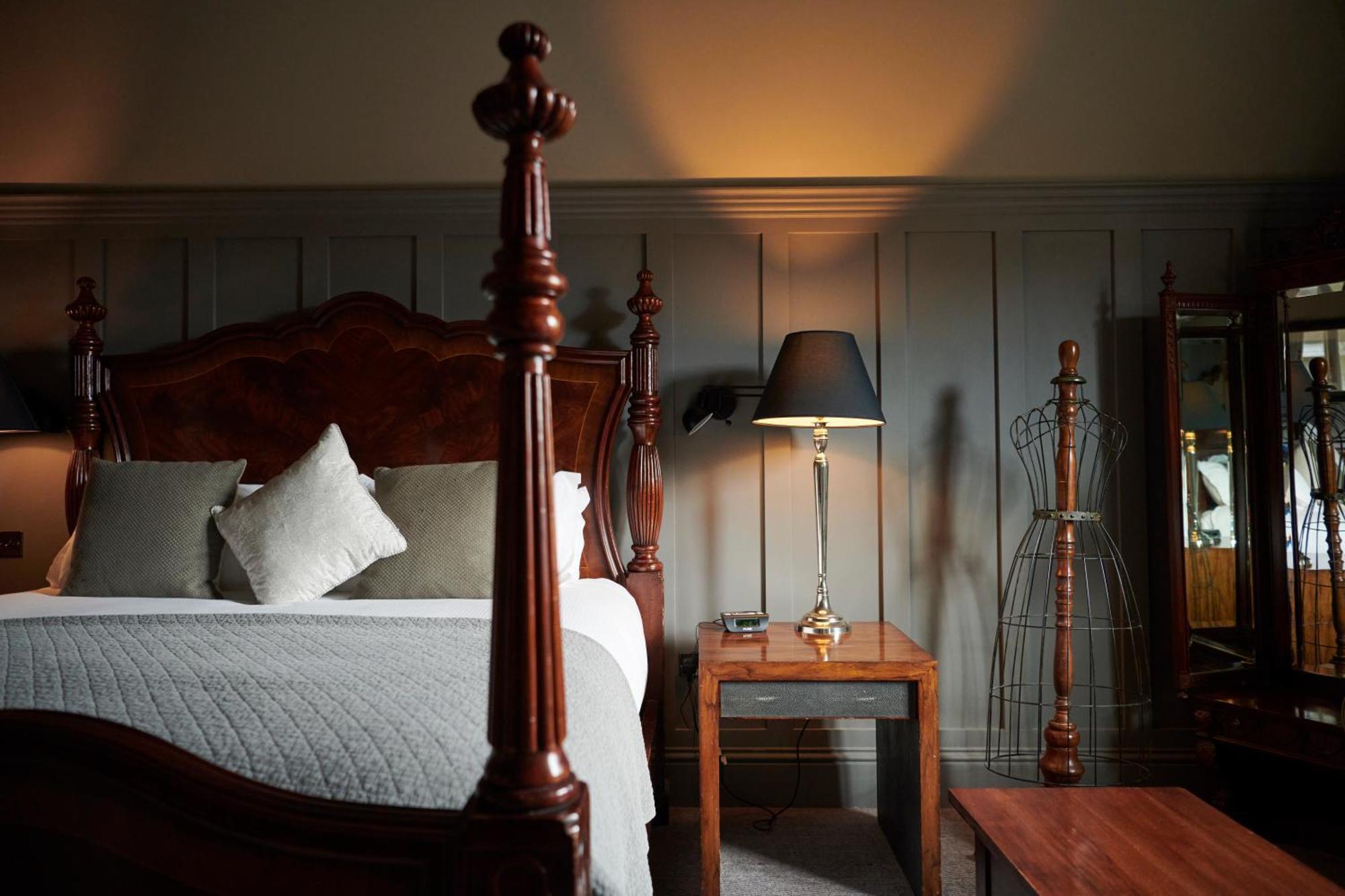 The Lion Inn Челмсфорд Экстерьер фото